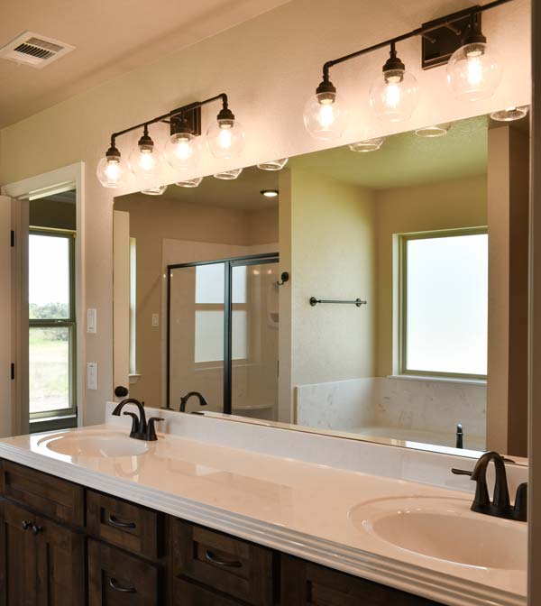 Bathroom Fixtures - Keith Carothers Homes - Kempner, TX